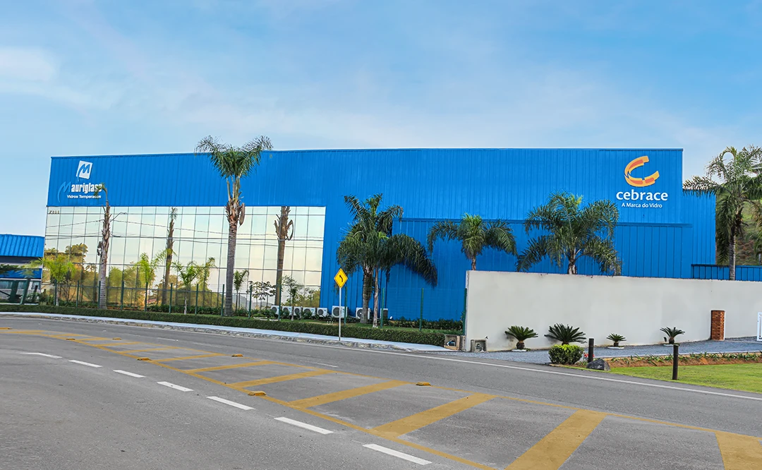 Estrutura industrial da Mauriglass em Guaramirim, Santa Catarina